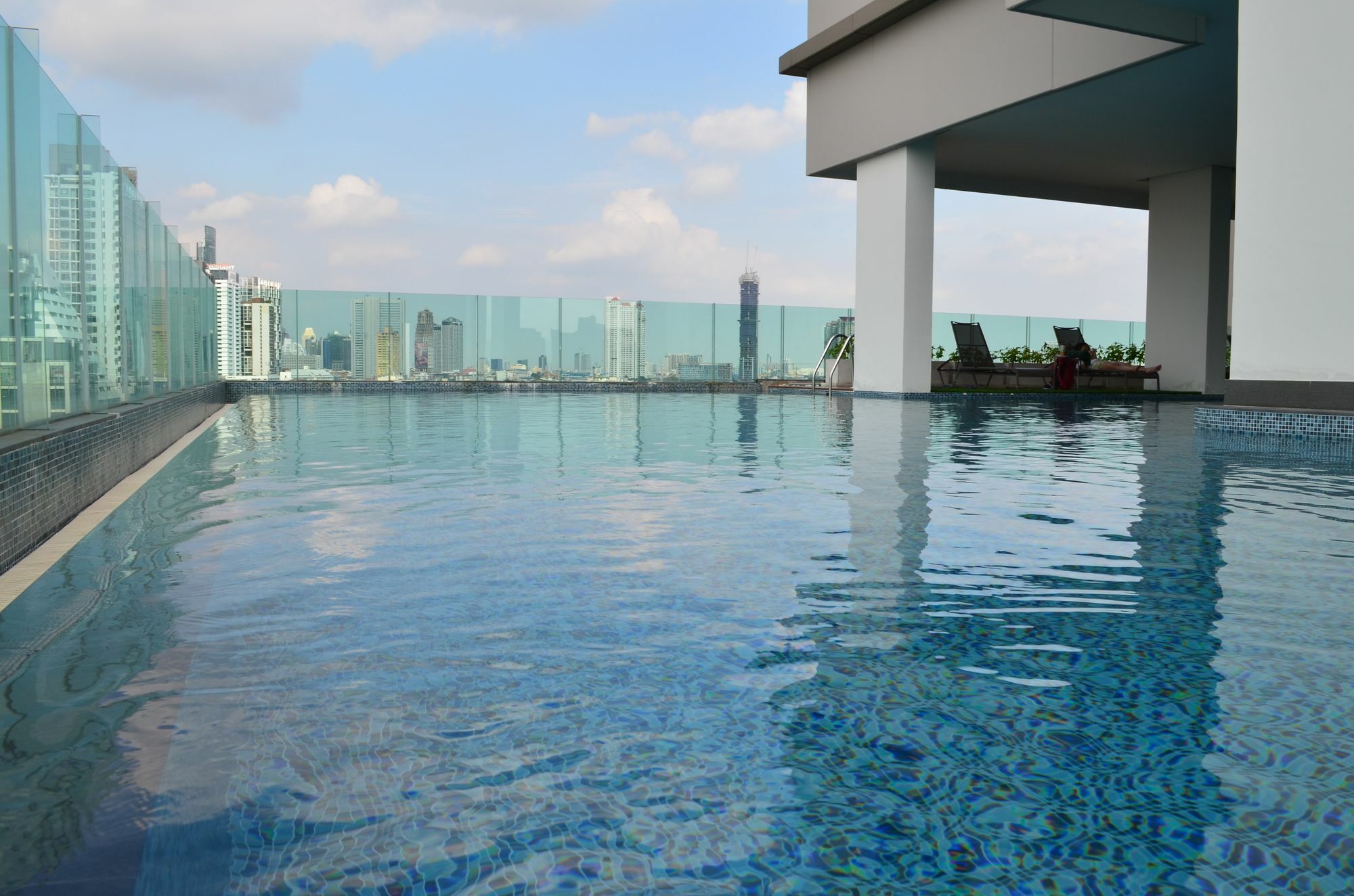 Wooden Suites Bangkok Exterior foto
