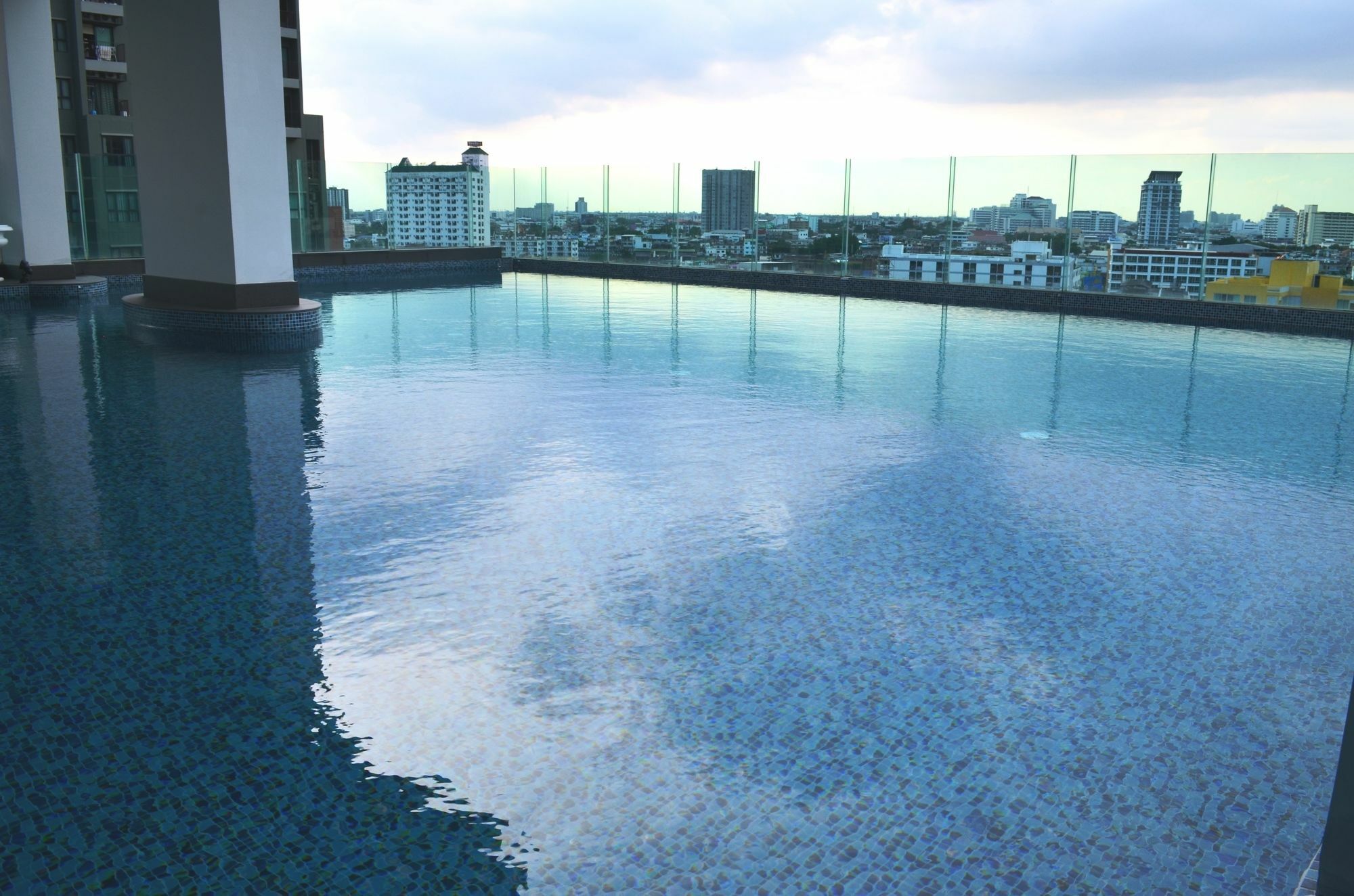 Wooden Suites Bangkok Exterior foto